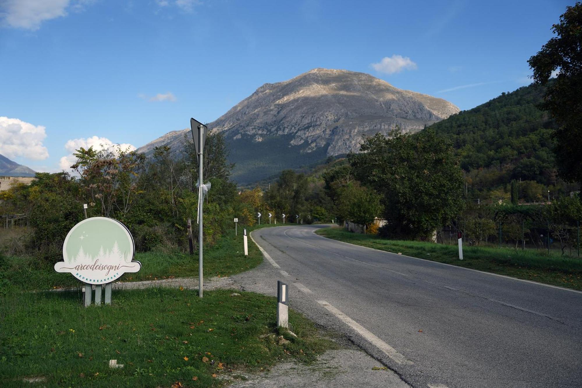 B&B Arco Dei Sogni Челано Екстер'єр фото